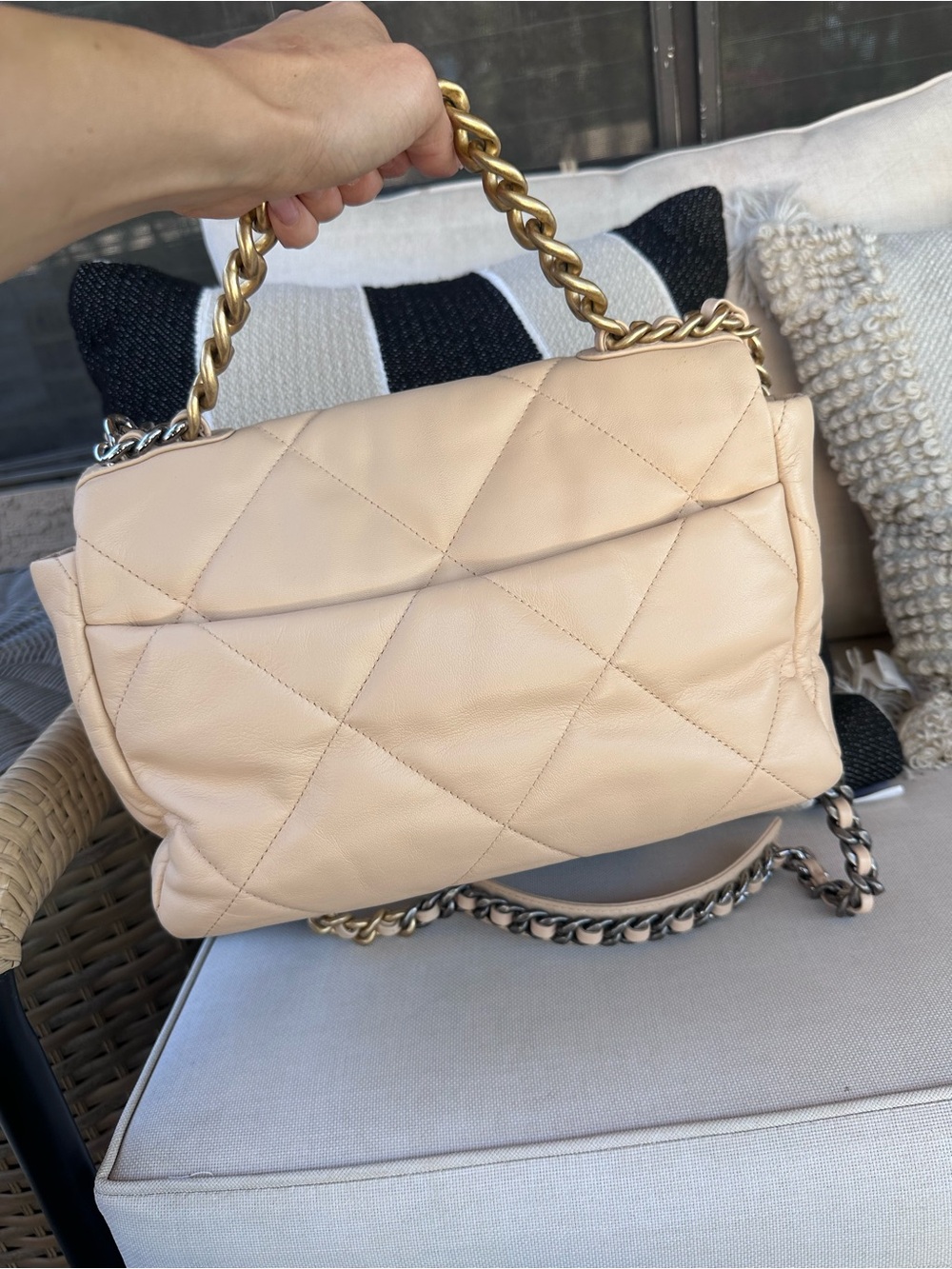 Chanel Large 19 Flap Bag cream Beige Lambskin Mixed Hardware 100% authentic - Picture 3 of 13